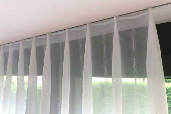 Tagvorhang SELINDA - Transparenter Vorhang mit Streifenmuster / Wunschvorhang nach Mass